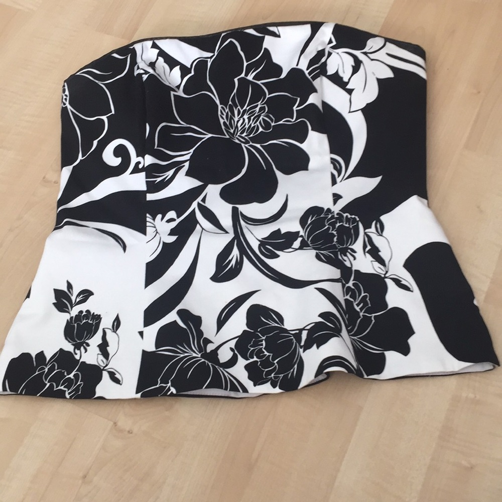 White House Black Market women’s 6 bustier.